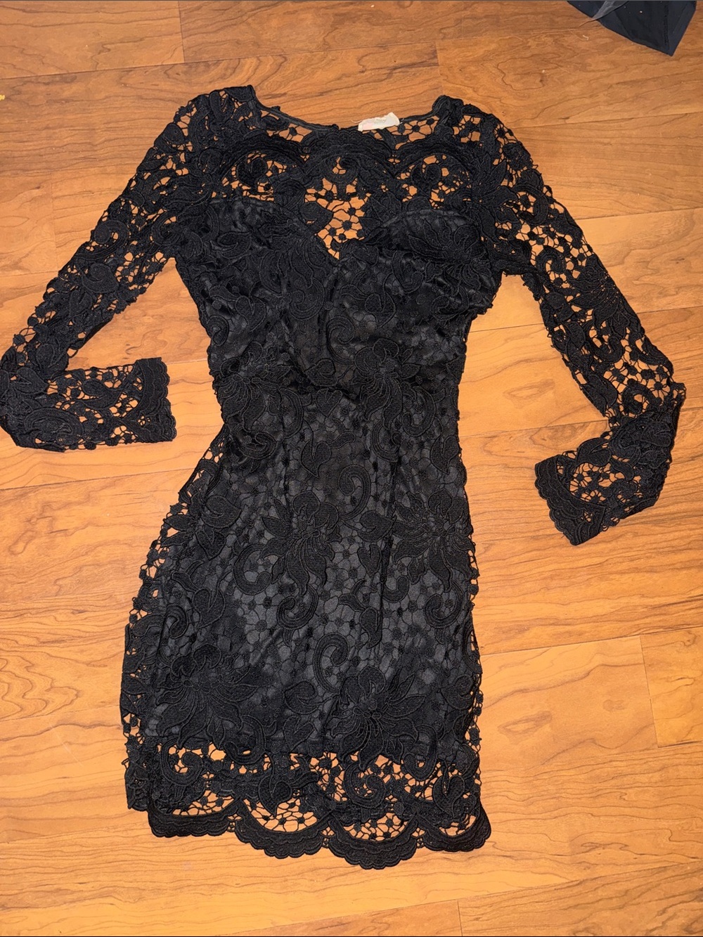 L'ATISTE Black Long-Sleeve Lace Crochet Bodycon Dress
